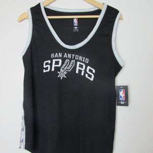 NWT San Antonio Spurs, size Large.   A
